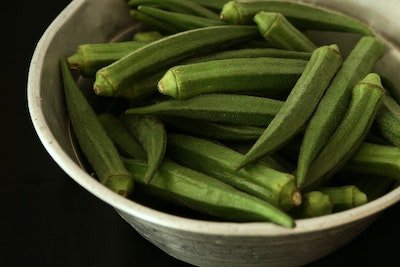 okra pods - how to grow in containers